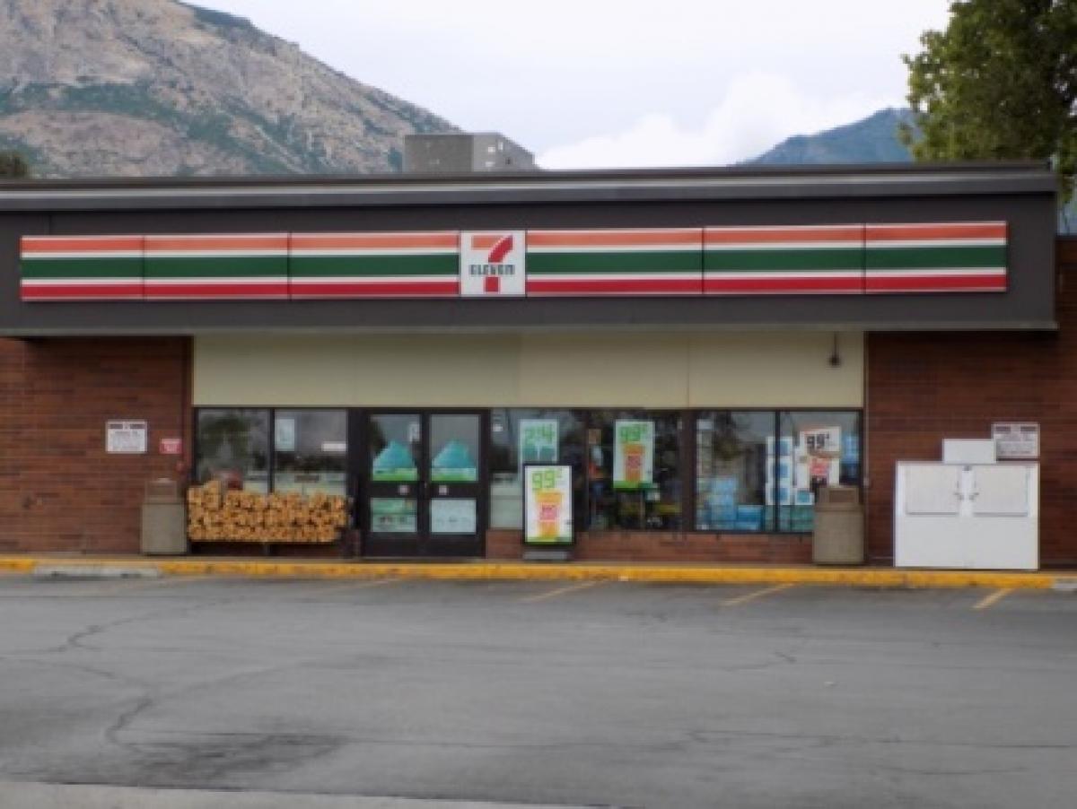 7/11 Store Front